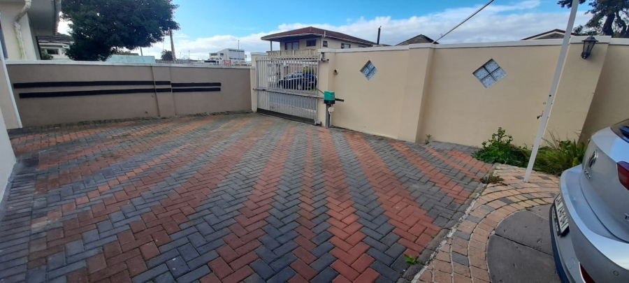 5 Bedroom Property for Sale in Athlone Western Cape